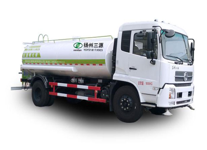 How should the green spray truck be maintained?