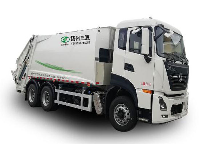 Precautions for driving sanitation garbage trucks in heavy rain?